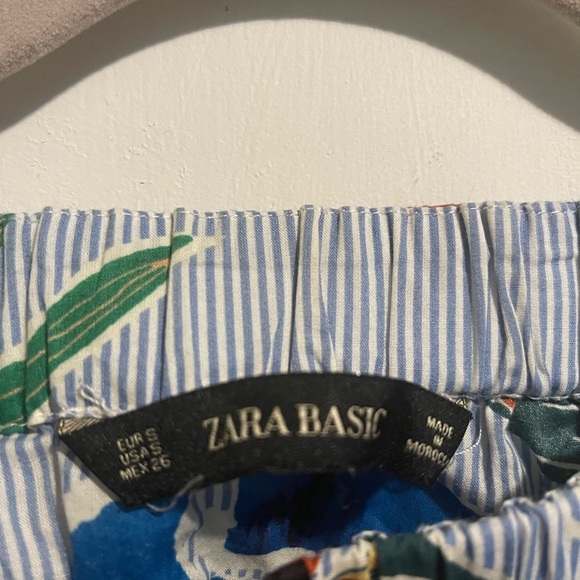 Zara‎ Gray and Blue Ruffled 3/4 Sleeve Blouse - Picture 3 of 3